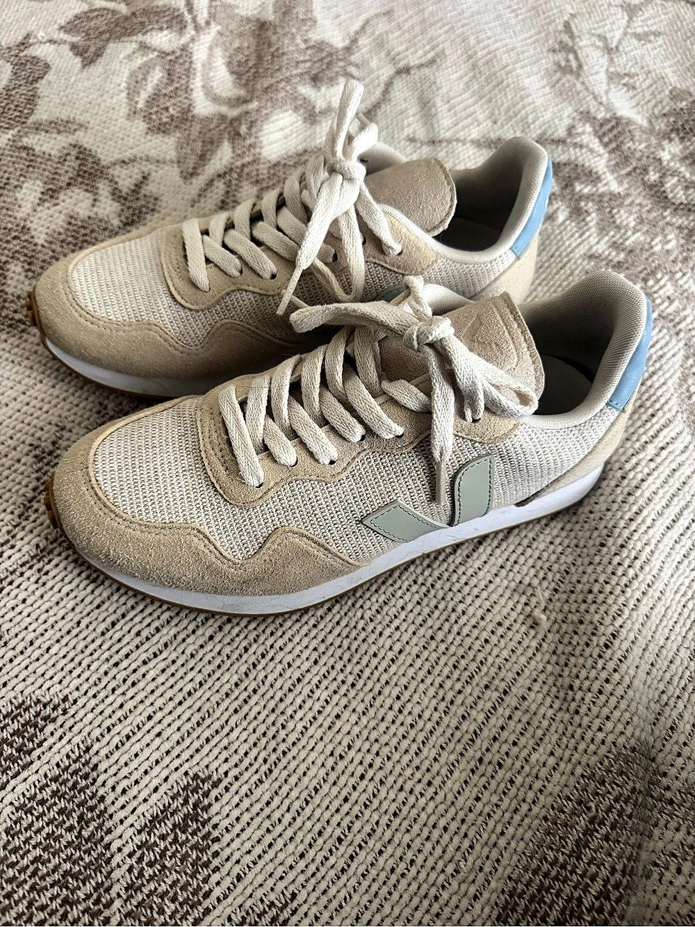 Veja SDU Sneakers Beige & Blue US 6 Like New